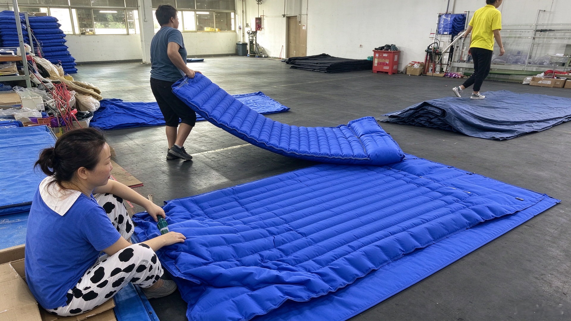 JUNQI outdoor gear plant — export packing