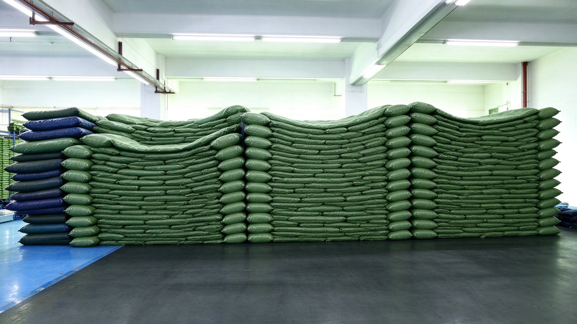JUNQI outdoor gear plant warehouse 3